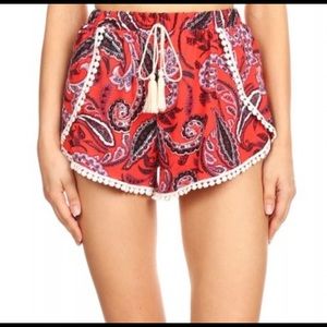 Overlap shorts with Pompom Trim